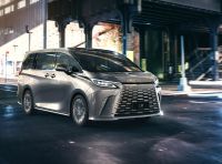 Lexus LM: caratteristiche e versioni della nuova monovolume di lusso