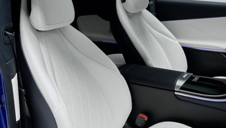 Mercedes CLE 2024: motori e dettagli della nuova coupé tedesca - Foto 4 di 60