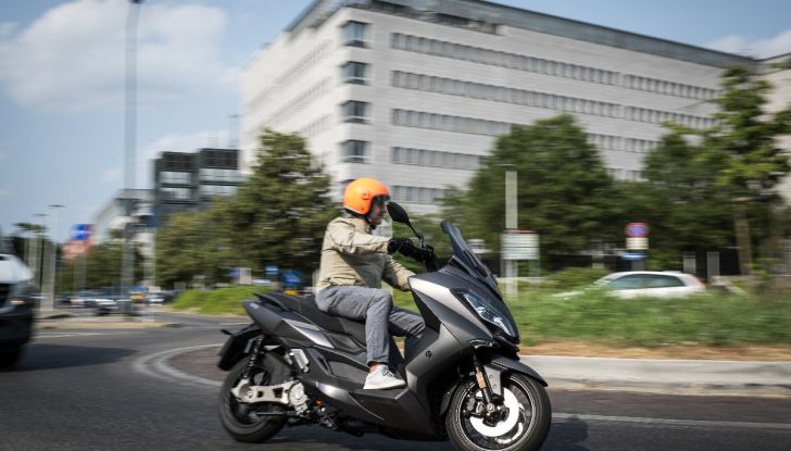Nerva Exe, lo scooter elettrico “buono” provato su strada - Foto 6 di 20