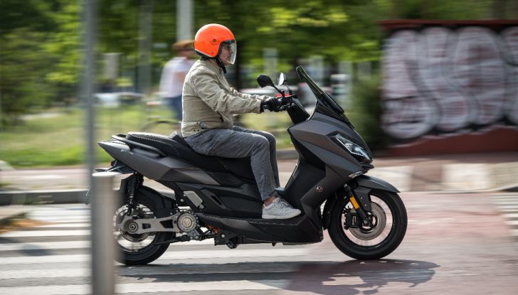 Nerva Exe, lo scooter elettrico “buono” provato su strada - Foto 4 di 20