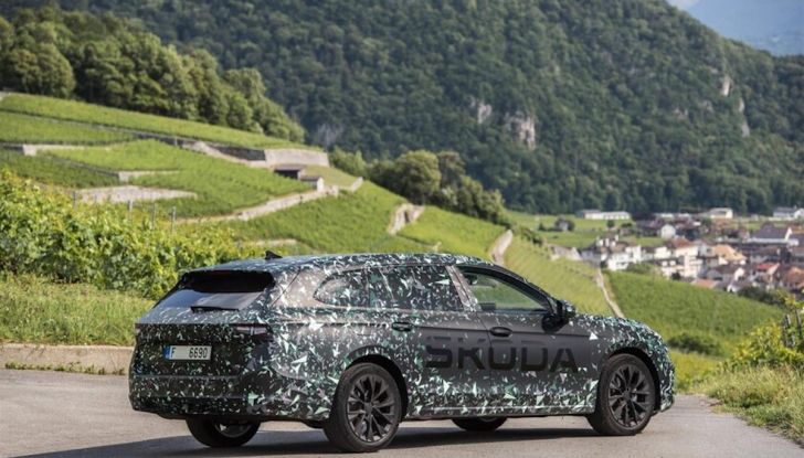 Skoda Superb: la nuova generazione arriva a novembre - Foto 7 di 8