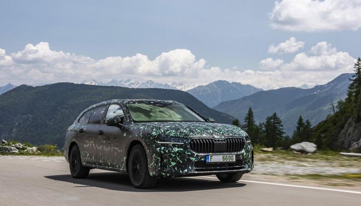 Skoda Superb 2024: il brand svela alcune specifiche della prossima generazione - Foto 4 di 33