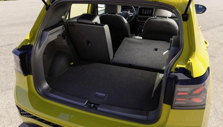 Volkswagen T-Cross 2024: svelato il nuovo restyling del SUV compatto - Foto 22 di 32