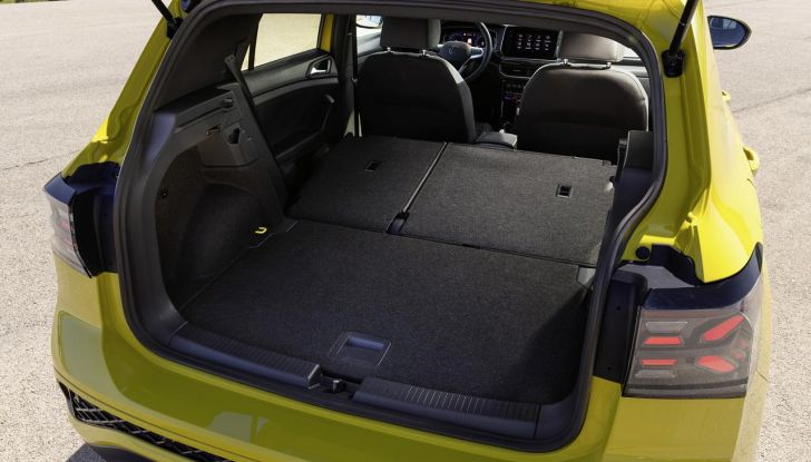 Volkswagen T-Cross 2024: svelato il nuovo restyling del SUV compatto - Foto 24 di 32