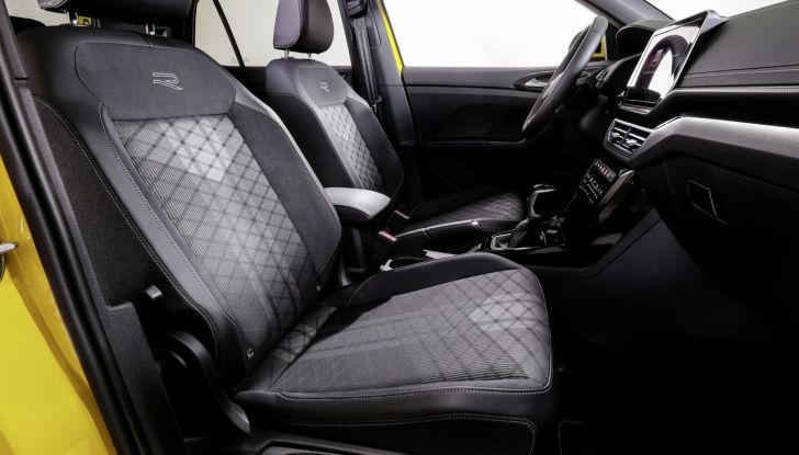 Volkswagen T-Cross 2024: svelato il nuovo restyling del SUV compatto - Foto 26 di 32