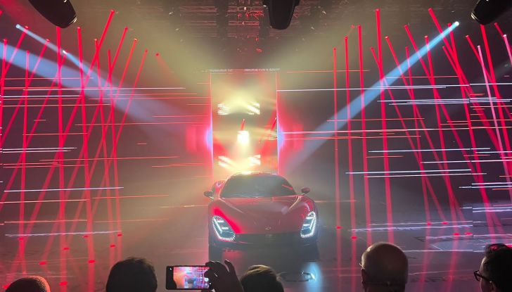 Alfa Romeo 33 Stradale: l’iconica vettura rinasce in soli 33 esemplari - Foto 9 di 18