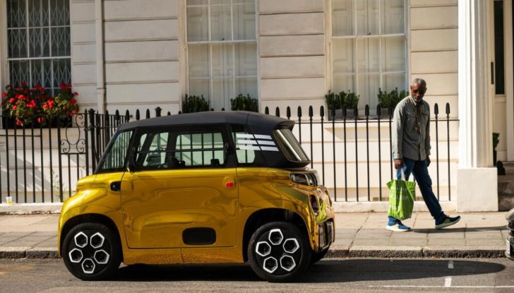 Citroën Ami: un esemplare oro sfila sulle strade di Londra - Foto 14 di 29