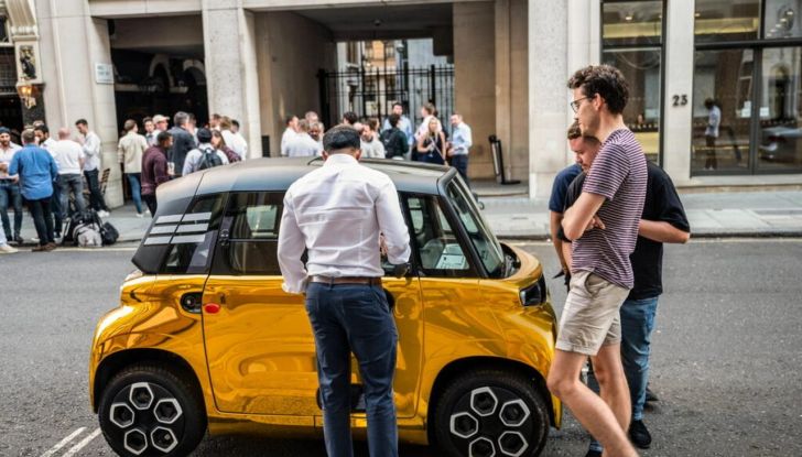 Citroën Ami: un esemplare oro sfila sulle strade di Londra - Foto 5 di 29