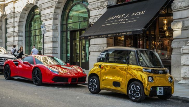 Citroën Ami: un esemplare oro sfila sulle strade di Londra - Foto 6 di 29