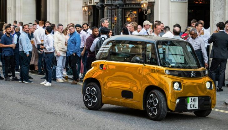 Citroën Ami: un esemplare oro sfila sulle strade di Londra - Foto 8 di 29
