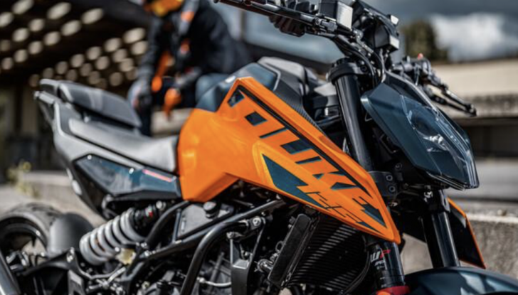 KTM presenta le nuove 125 e 390 Duke 2024 - Foto 12 di 15