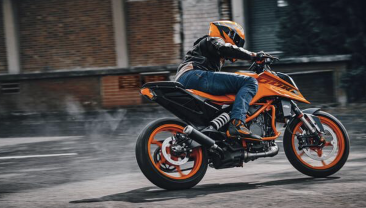 KTM presenta le nuove 125 e 390 Duke 2024 - Foto 2 di 15