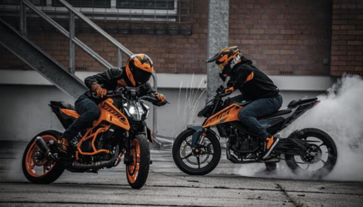 KTM presenta le nuove 125 e 390 Duke 2024 - Foto 5 di 15