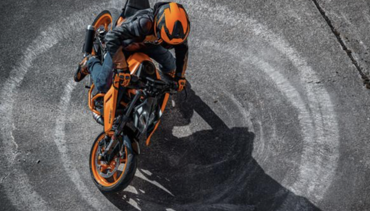 KTM presenta le nuove 125 e 390 Duke 2024 - Foto 6 di 15