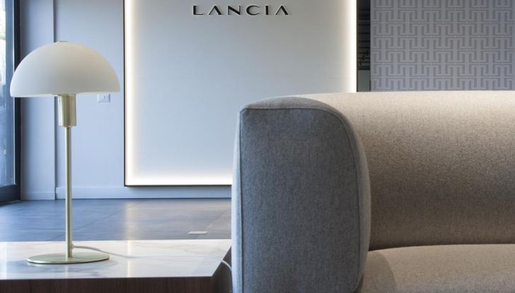 Lancia: 40 concessionarie italiane hanno già adottato la nuova corporate identity - Foto 15 di 18