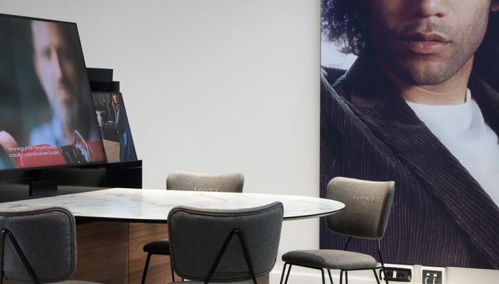 Lancia: 40 concessionarie italiane hanno già adottato la nuova corporate identity - Foto 17 di 18