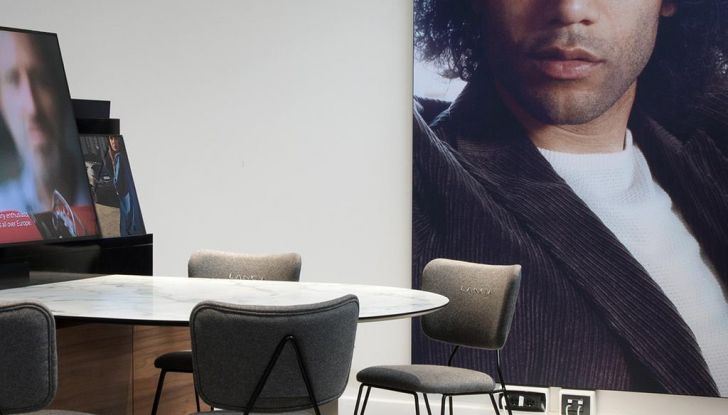 Lancia: 40 concessionarie italiane hanno già adottato la nuova corporate identity - Foto 5 di 18