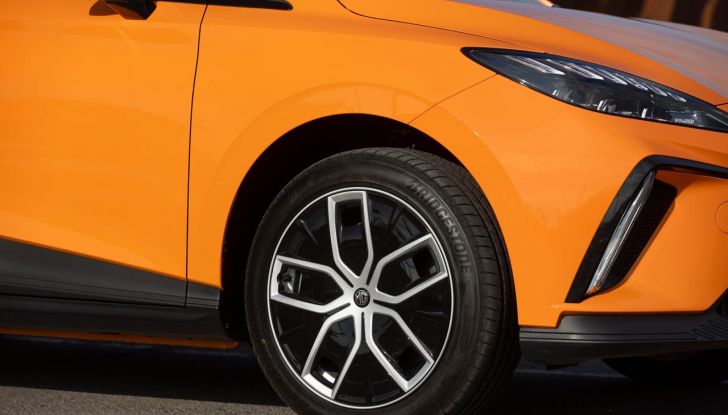 MG4 Extended Range: MG Motor aggiorna la sua vettura con più autonomia - Foto 9 di 9