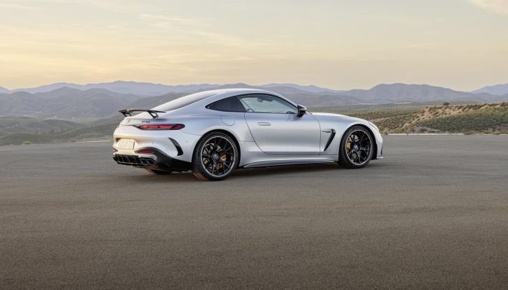Mercedes-AMG GT 2024: debutta la nuova generazione della coupé sportiva - Foto 10 di 70