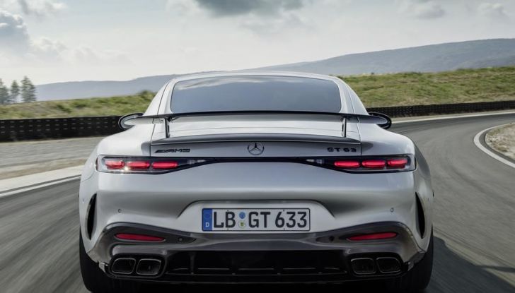 Mercedes-AMG GT 2024: debutta la nuova generazione della coupé sportiva - Foto 33 di 70