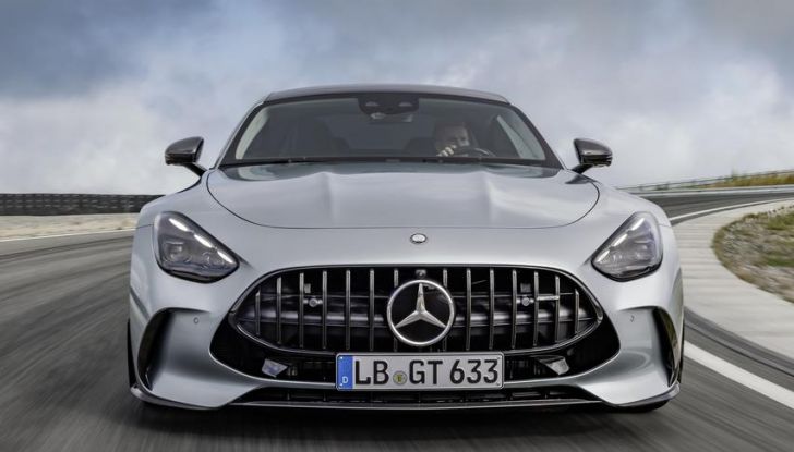 Mercedes-AMG GT 2024: debutta la nuova generazione della coupé sportiva - Foto 32 di 70
