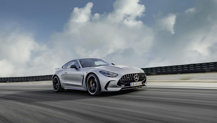 Mercedes-AMG GT 2024: debutta la nuova generazione della coupé sportiva - Foto 26 di 70