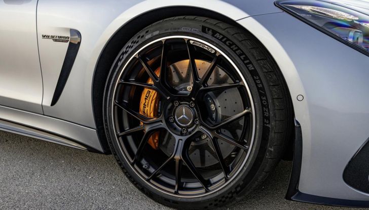 Mercedes-AMG GT 2024: debutta la nuova generazione della coupé sportiva - Foto 42 di 70