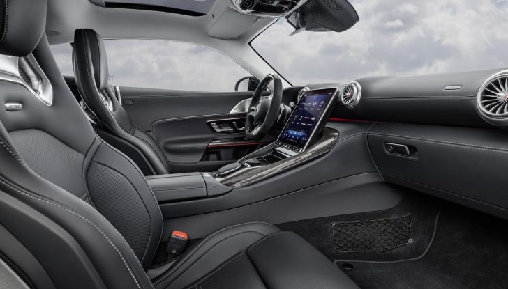 Mercedes-AMG GT 2024: debutta la nuova generazione della coupé sportiva - Foto 57 di 70