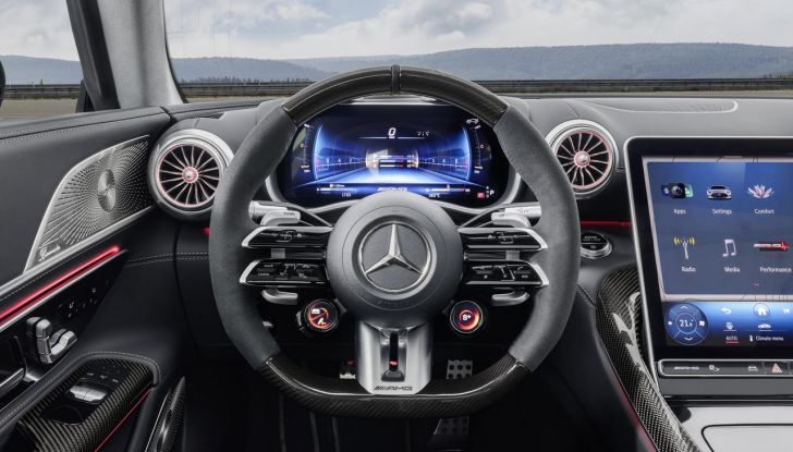 Mercedes-AMG GT 2024: debutta la nuova generazione della coupé sportiva - Foto 54 di 70