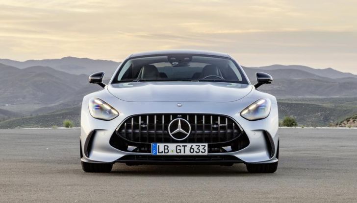 Mercedes-AMG GT 2024: debutta la nuova generazione della coupé sportiva - Foto 15 di 70