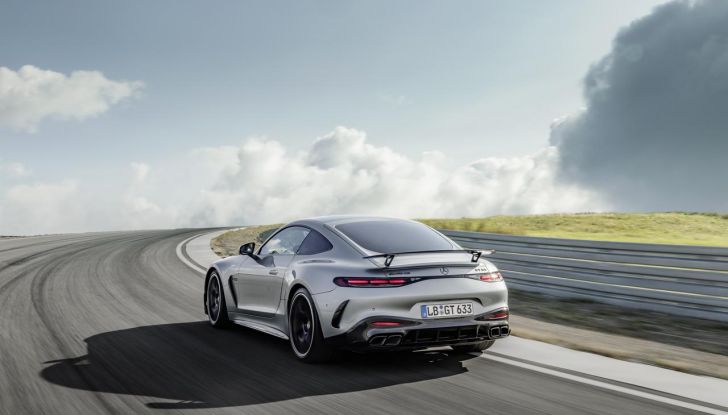 Mercedes-AMG GT 2024: debutta la nuova generazione della coupé sportiva - Foto 29 di 70