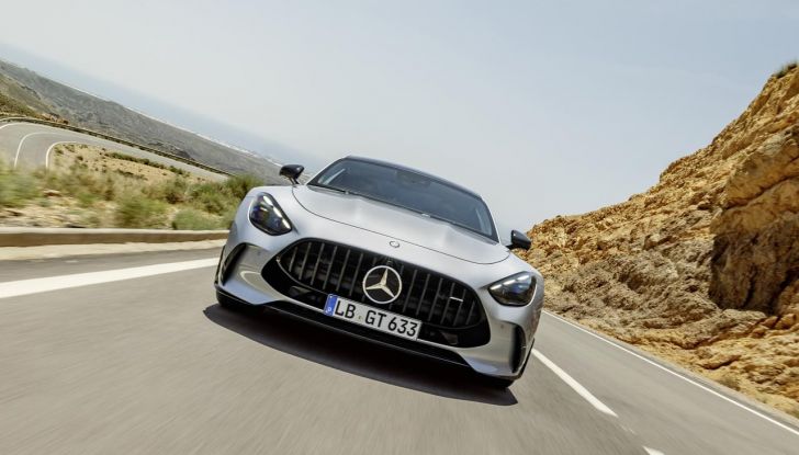 Mercedes-AMG GT 2024: debutta la nuova generazione della coupé sportiva - Foto 3 di 70