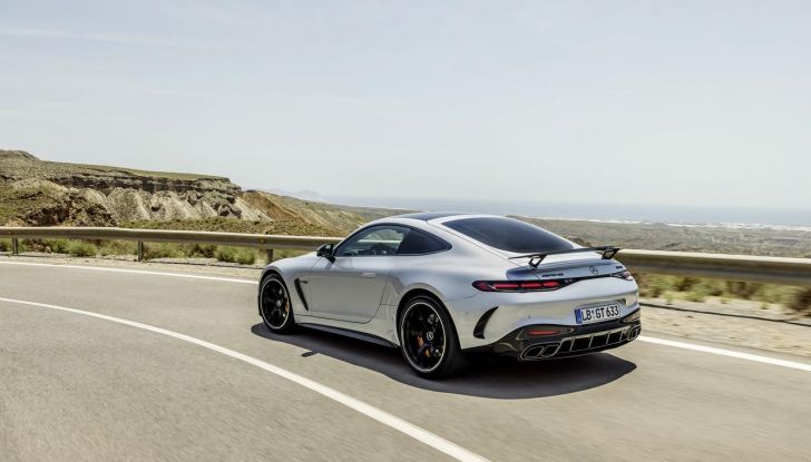 Mercedes-AMG GT 2024: debutta la nuova generazione della coupé sportiva - Foto 6 di 70