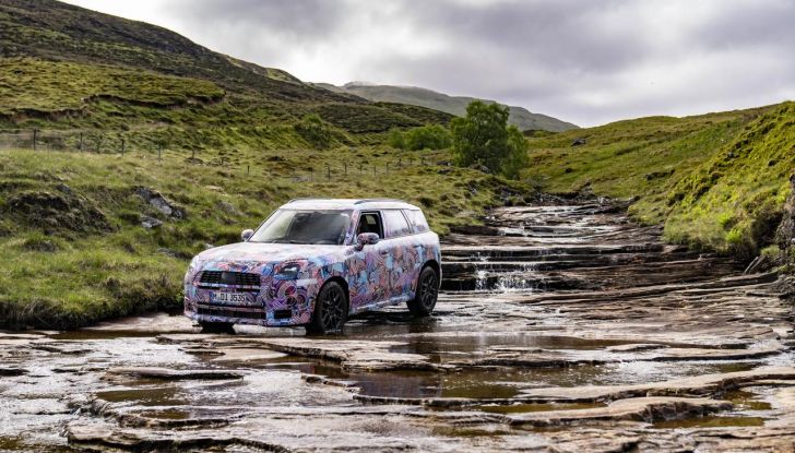 Mini Countryman 2024 prototipo Highlands scozzesi
