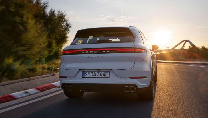 Porsche Cayenne Turbo E-Hybrid: svelata la Cayenne più potente di sempre - Foto 23 di 34