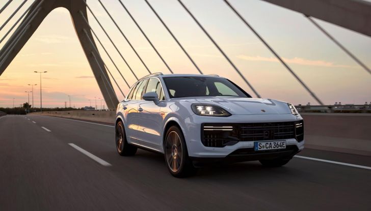 Porsche Cayenne Turbo E-Hybrid: svelata la Cayenne più potente di sempre - Foto 20 di 34