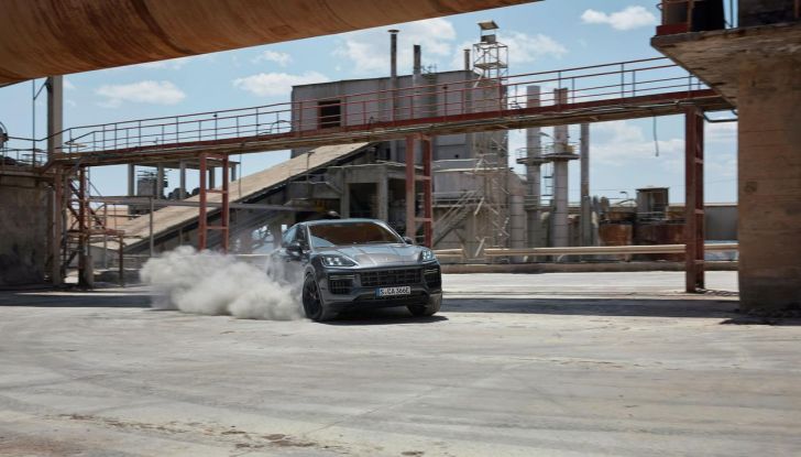 Porsche Cayenne Turbo E-Hybrid 2024