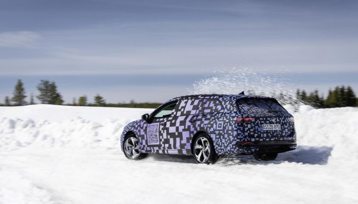 Volkswagen Passat 2024: caratteristiche, allestimenti e prezzi per il mercato italiano - Foto 16 di 115