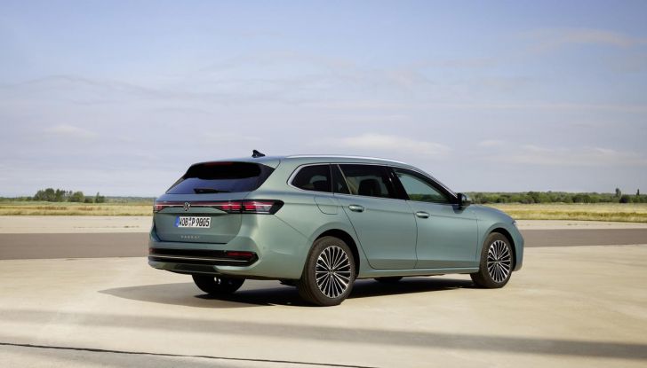 Volkswagen Passat 2024: caratteristiche, allestimenti e prezzi per il mercato italiano - Foto 77 di 115