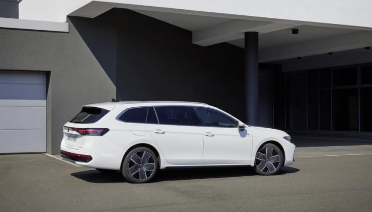 Volkswagen Passat 2024: caratteristiche, allestimenti e prezzi per il mercato italiano - Foto 91 di 115