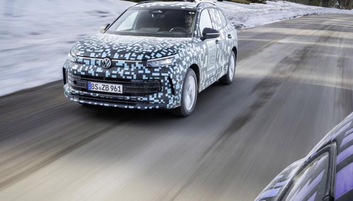 Volkswagen Passat 2024: caratteristiche, allestimenti e prezzi per il mercato italiano - Foto 25 di 115