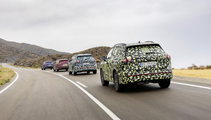 Volkswagen Passat 2024: caratteristiche, allestimenti e prezzi per il mercato italiano - Foto 62 di 115