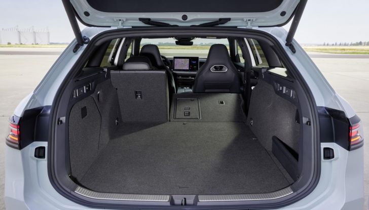Volkswagen Passat 2024: caratteristiche, allestimenti e prezzi per il mercato italiano - Foto 104 di 115