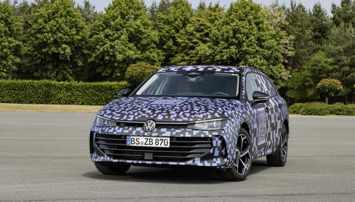 Volkswagen Passat 2024: caratteristiche, allestimenti e prezzi per il mercato italiano - Foto 2 di 115