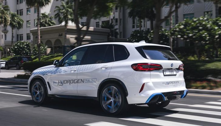 BMW iX5 Hydrogen: test estremi conclusi positivamente negli Emirati Arabi Uniti - Foto 50 di 65