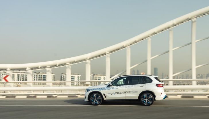 BMW iX5 Hydrogen test Medio Oriente