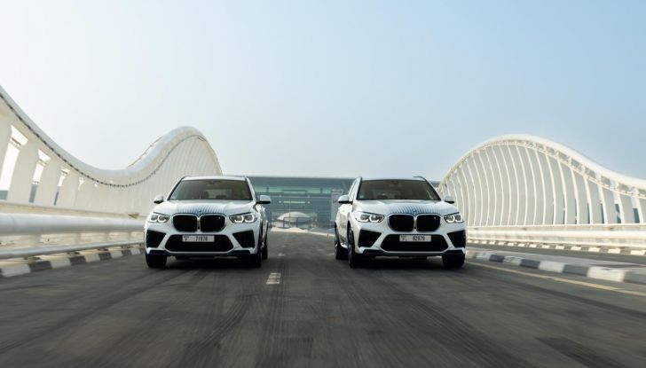 BMW iX5 Hydrogen: test estremi conclusi positivamente negli Emirati Arabi Uniti - Foto 8 di 65