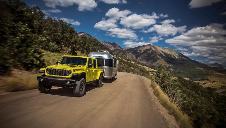 Jeep Gladiator 2024: il pick-up si aggiorna con l’arrivo del nuovo restyling - Foto 33 di 103