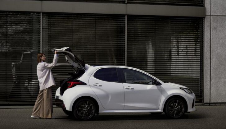 Mazda 2 Hybrid 2024: caratteristiche, design, versioni, abitacolo, motore e prezzi - Foto 18 di 21