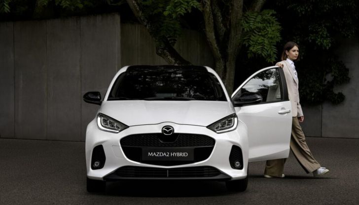Mazda 2 Hybrid 2024: caratteristiche, design, versioni, abitacolo, motore e prezzi - Foto 19 di 21